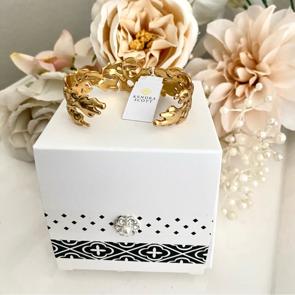 KENDRA SCOTT Savannah Cuff Bracelet in Gold NWT - Picture 6 of 14